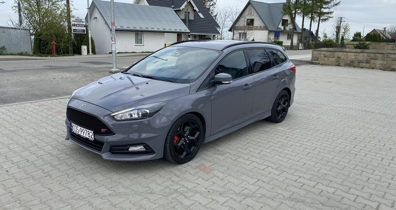 Ford Focus cena 56300 przebieg: 218000, rok produkcji 2015 z Szprotawa małe 497